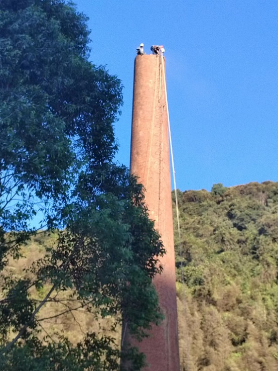 煙囪拆除公司的技術(shù)創(chuàng)新:引領(lǐng)安全環(huán)保新升級